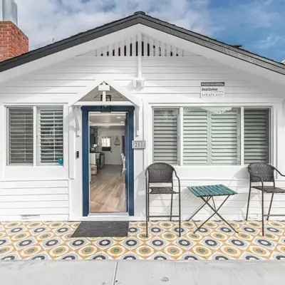Updated 2Br Vintage Cottage In Central Location Near Beach By Beachview Rentals