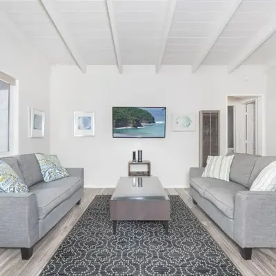 Cozy 2Br Upstairs Cottage Steps From Sand In Prime Location By Beachview Rentals