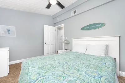 a bedroom with a bed and a ceiling fan at 3Br Beach Cottage W Large Patio And Grill, Prime Location By Beachview Rentals in Newport Beach