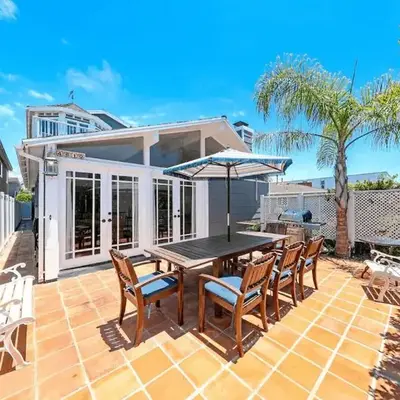 Charming 4Br W Large Garden Patio