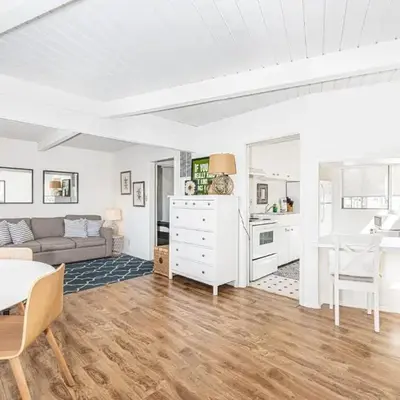 Updated 1Br Bayfront Cottage W Deck In Quiet Balboa Island By Beachview Rentals