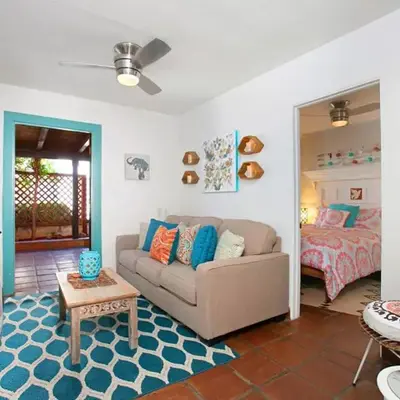 Old Town 1BR Short Drive to Downtown and Beaches 2.5