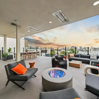 Stylish Top-Floor Gem with King Bed & City Ocean Views