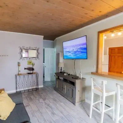 Cozy Ocean Beach Cottage Separate Entry