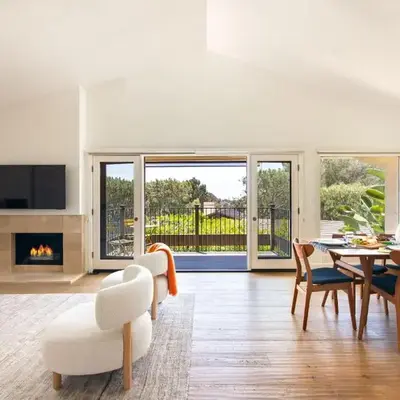 La Jolla Hillside Views and Coastal Comfort