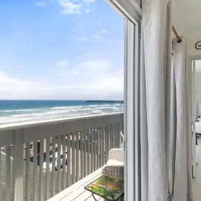 Luxury Oceanfront steps to Beach & Town
