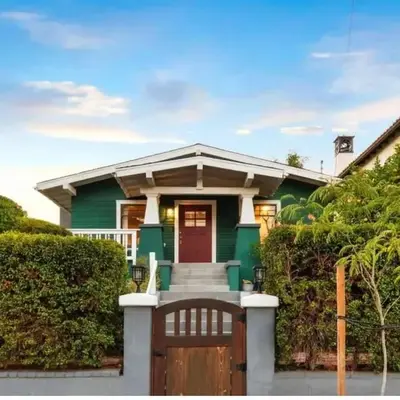 Stylish 2BR Home and Studio Great Central Location