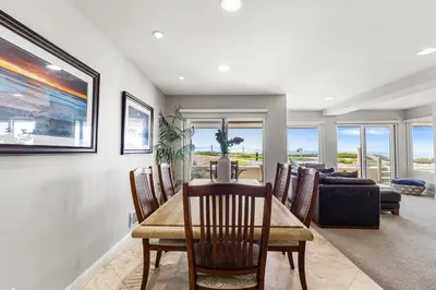 a dining room with a table and chairs at Blue Horizon - SUR67 in Solana Beach