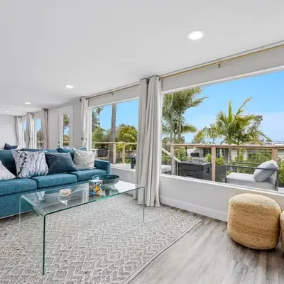 Designer Home with Yard -Walk to Beach