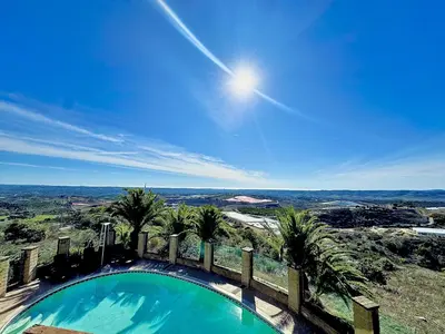 a swimming pool with a view of the desert at Vintoca Luxury Honeymoon Suite Farm Retreat in Oceanside