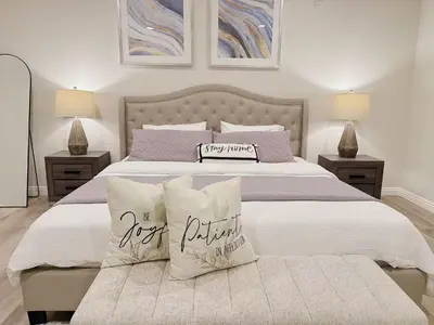 a bedroom with a large bed with pillows on it at \u6a59\u53bf\u6e29\u99a8\u8212\u9002\u6c11\u5bbf in Irvine