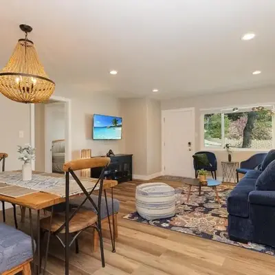 Beach Home in Quiet Neighborhood 5 minutes from the Pier