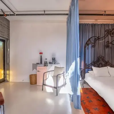 Hotel Narcissus - Room 2