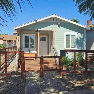 Modern Charming Steps From Downtown Family Friendly Gated Private Driveway Parking Conventions