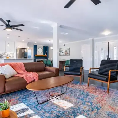 HUGE 5BR Family Retreat Backyard & Patio Lounge