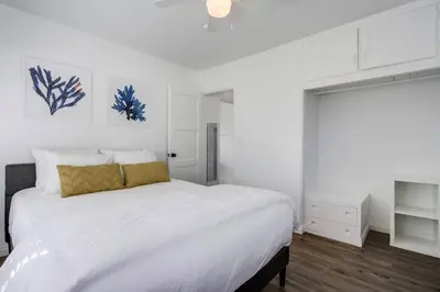 Gallery image of Tourmaline Beach Cottage South -Steps to Ocean, AC in San Diego