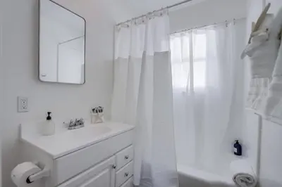 Gallery image of Tourmaline Beach Cottage South -Steps to Ocean, AC in San Diego