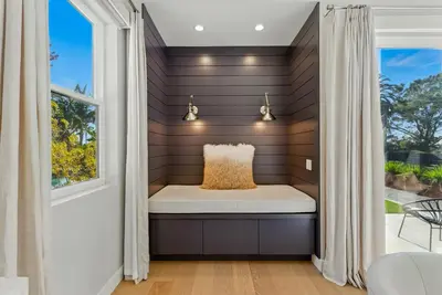 a window seat in the corner of a room with a window treatment at Luxury Stay with Pool, Spa, Fire Pit, Outdoor Lounge & Stunning Ocean Views, Encinitas Retreat in Encinitas