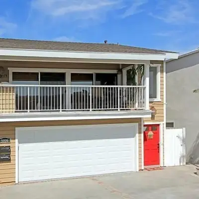 6BR Beach House w/ Bikes/Fire pit/BBQ/Easy Parking