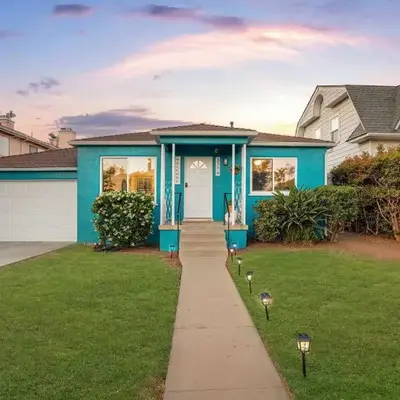 10 Min to the Beach Colorful Home Huge Yard