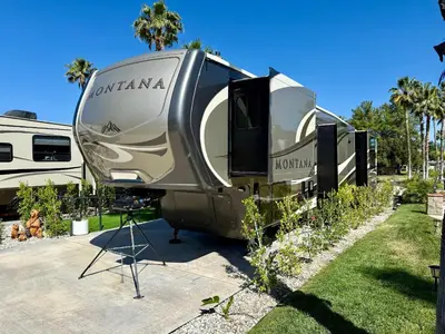 a silver trailer parked in a parking lot at Rancho CA 78 in Aguanga