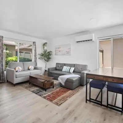 Recently updated home close to La Jolla & Del Mar- 2 bedrooms home