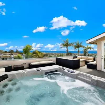 Oceanview Oasis with Roofdeck Hot Tub