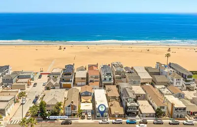 an aerial view of a resort with a beach at 4Br Retreat One House From The Beach And Boardwalk By Beachview Rentals in Newport Beach