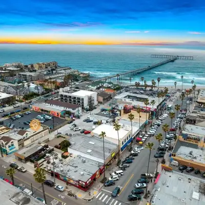 Walk to Ocean Beach Stylish 2BR Apt with Patio
