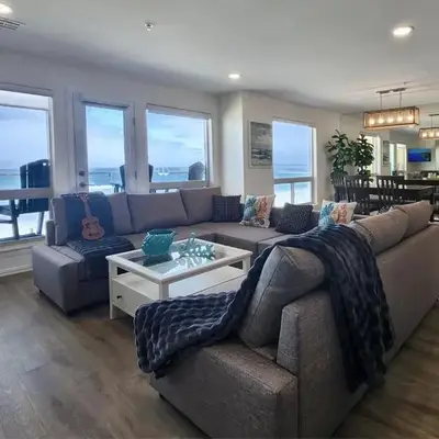 Modern Coastal Escape Breathtaking Ocean