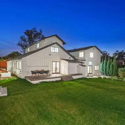 Spacious Modern Farmhouse Retreat with Two Kitchens and Pool - Ideal for Large Groups and Families