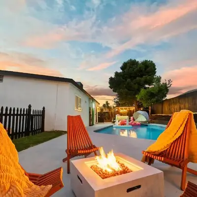 NEW! Hot TubPoolFire Pit10 Mins to Beach