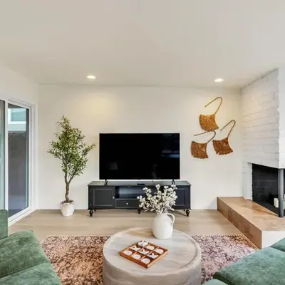 Newly Furnished 3BR 1BA - Spa - AC - Large Backyard