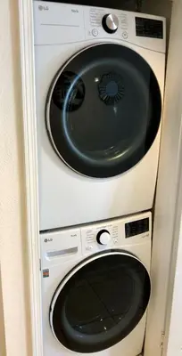 a washer and dryer in a room at 5N-31 Beach View BBQ & Jacuzzi in Oceanside