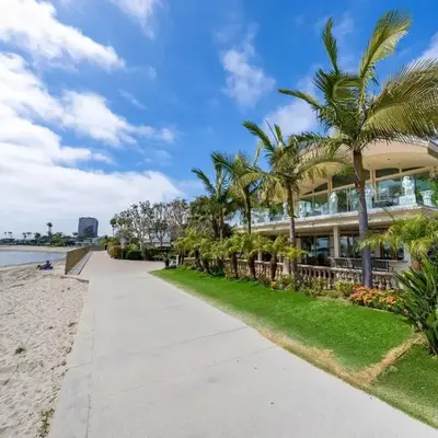 Family Luxurious Waterfront Escape