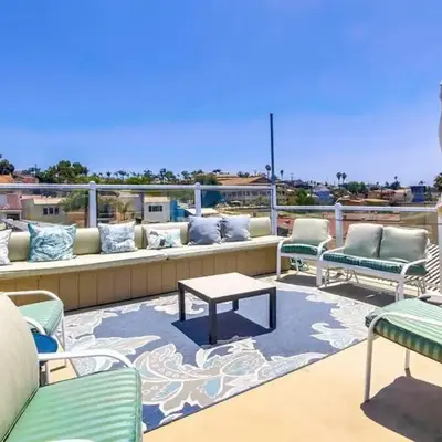 Mission Bay Studio w Ocean Views from Rooftop Deck