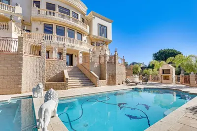 Gallery image of Grand 9,000-Sq-Ft Estate! Luxurious SoCal Getaway in La Mesa