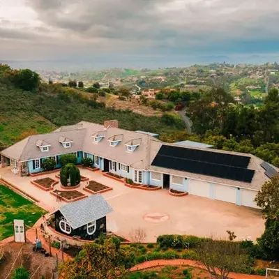 6BR Enchanted Estate on 5 Acres Pool & Mini Horses