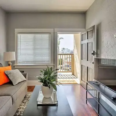 Apt in San Diego