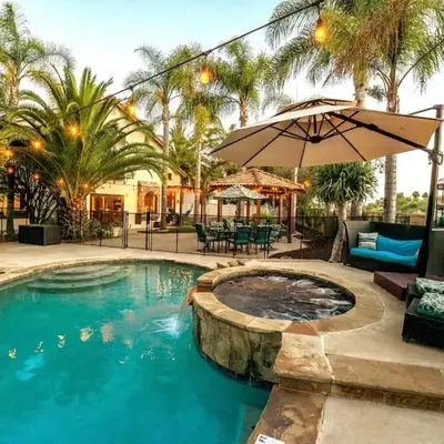 Oceanside Tropical Resort with HEATED POOL & SPA!