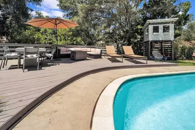 a swimming pool with a table and an umbrella at Fallbrook Pool & Spa Wine Country Estate in Fallbrook