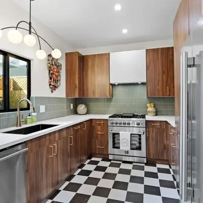 Newly Remodeled OB Beach house walk to all Parking