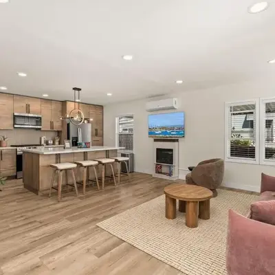 Palm Haven Retreat Cozy 2BR Near Downtown