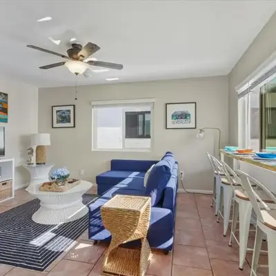 Beach Getaway Apt - Walk to Sand & Bay