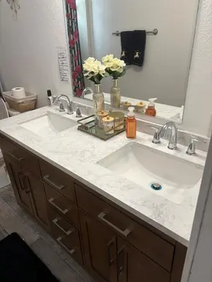 a bathroom with two sinks and a large mirror at Amazing Ranch Home in Temecula wine country in Temecula