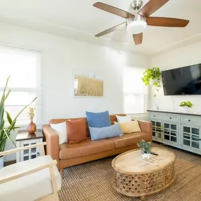 Boho Chic Cottage Walk to Cafes Outdoor Lounge