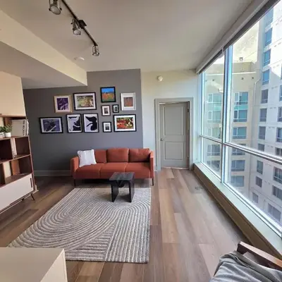 Downtown Beautiful 3-bedroom Apartment Steps to Convention Center