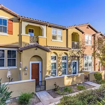 Private and Stylish 3Bdrm 3Ba Townhome