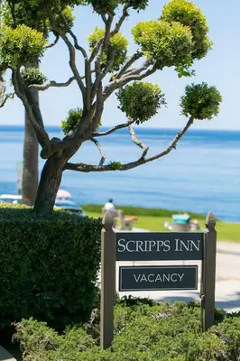 a sign for the entrance to the springs inn at the beach at Scripps Inn in San Diego