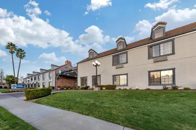 a row of buildings with a lawn in front at Best Western Country Inn Temecula in Temecula